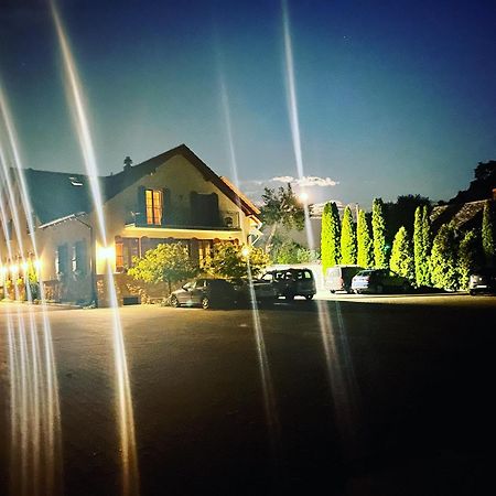 Hotel Radzewice Bagian luar foto