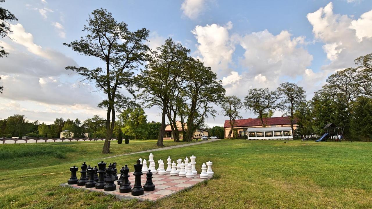 Hotel Radzewice Bagian luar foto
