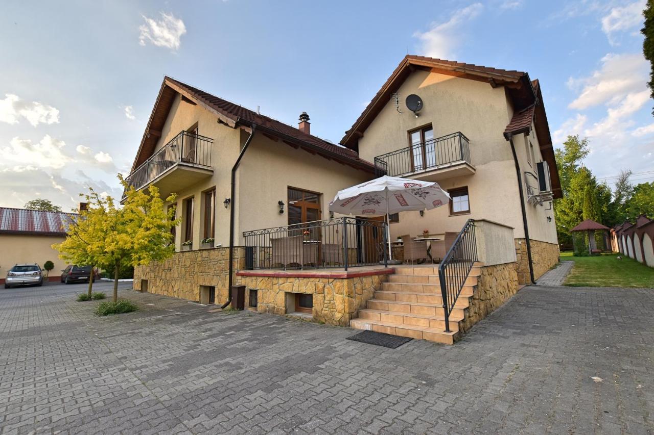 Hotel Radzewice Bagian luar foto