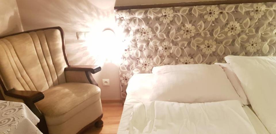 Hotel Radzewice Bagian luar foto