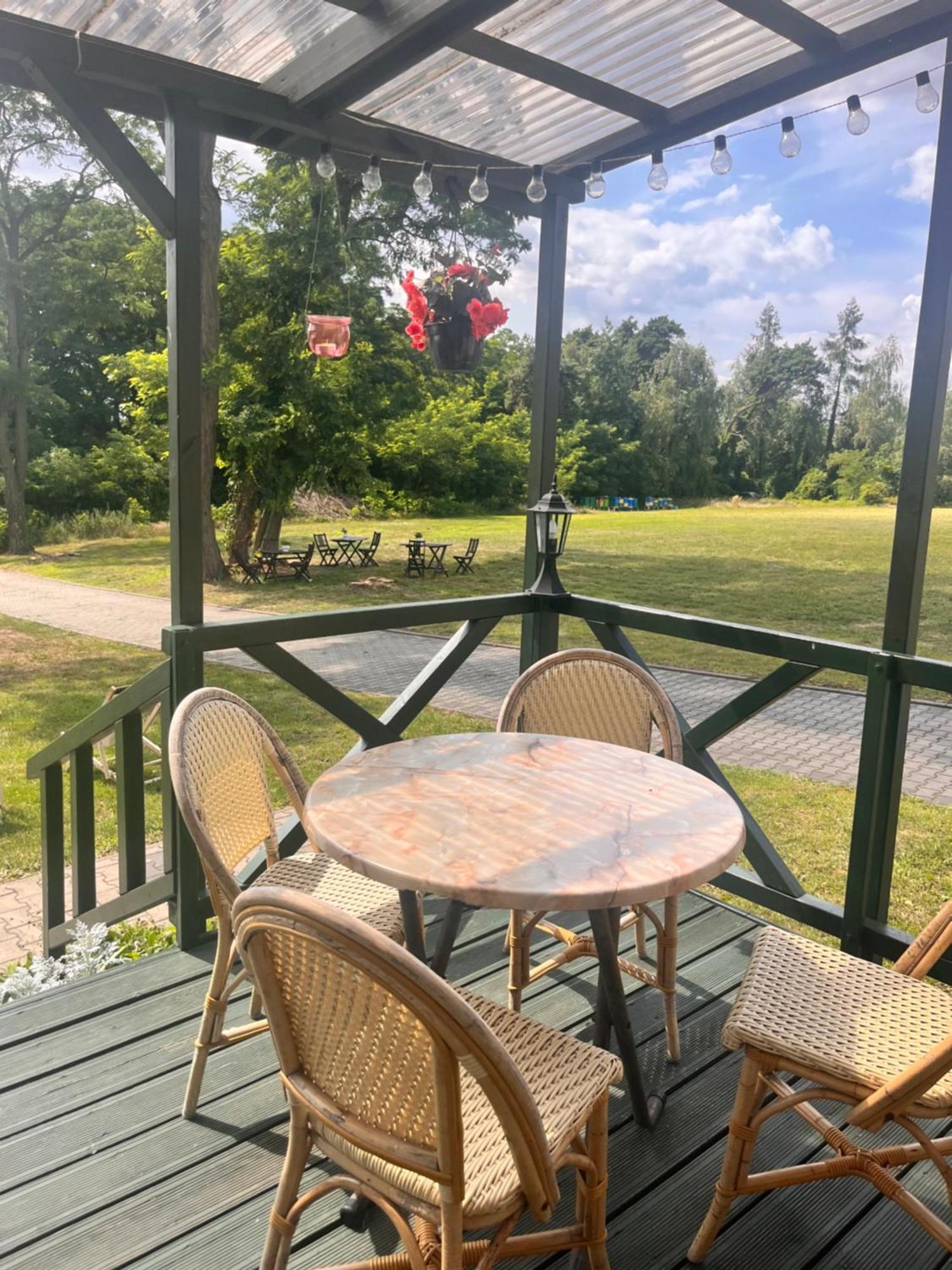 Hotel Radzewice Bagian luar foto