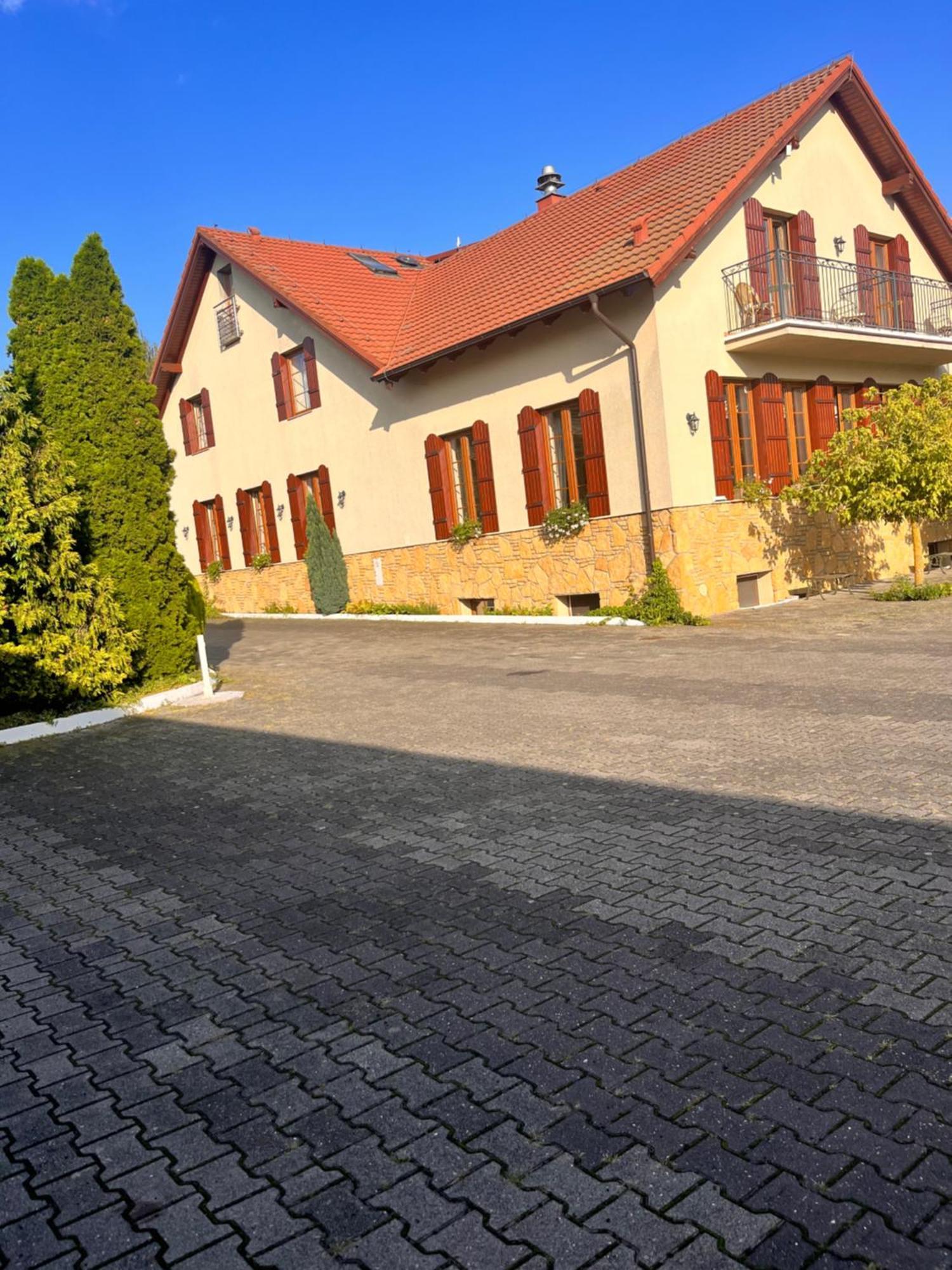 Hotel Radzewice Bagian luar foto