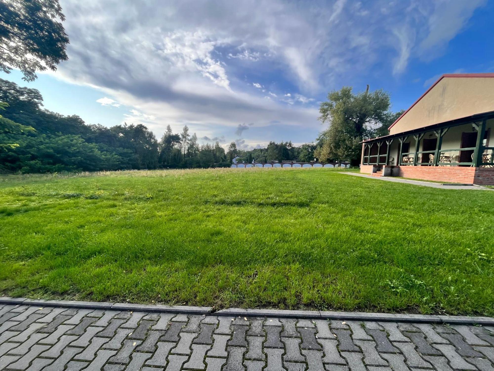 Hotel Radzewice Bagian luar foto