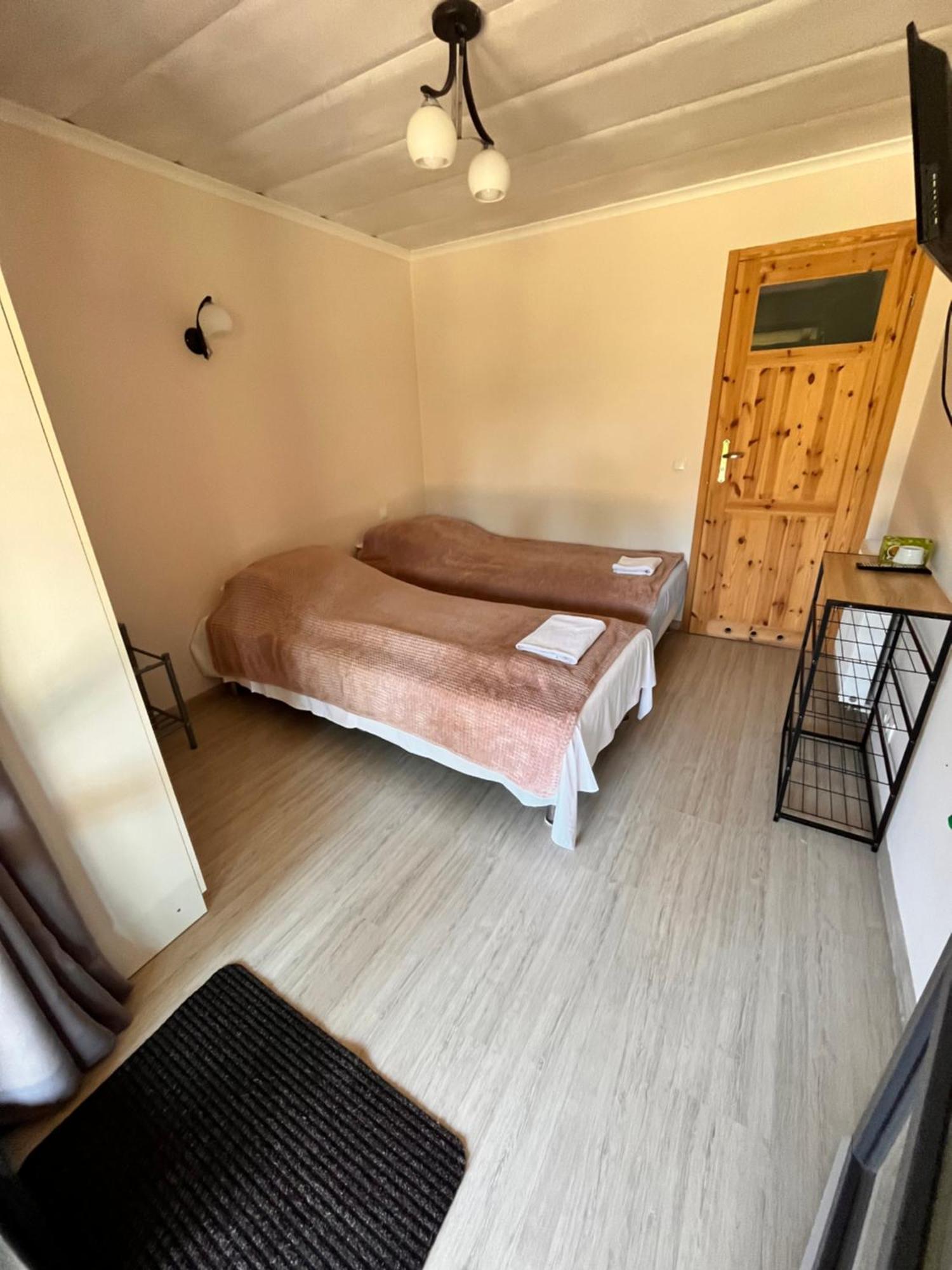 Hotel Radzewice Bagian luar foto