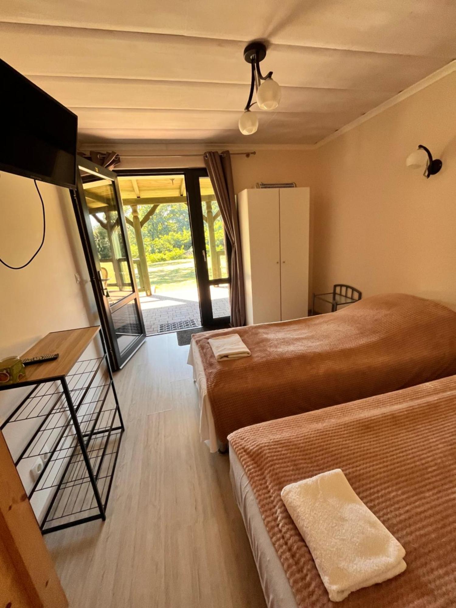 Hotel Radzewice Bagian luar foto