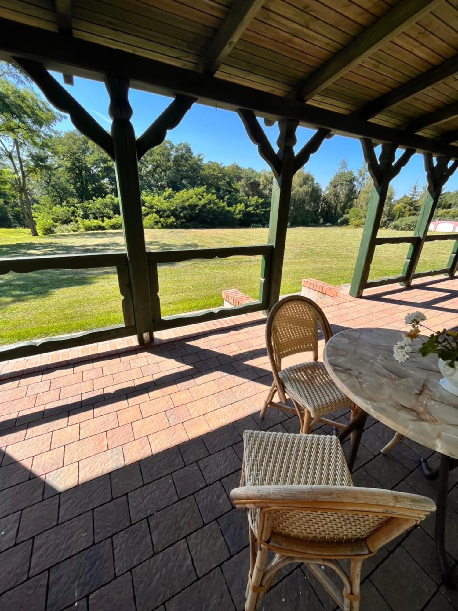 Hotel Radzewice Bagian luar foto
