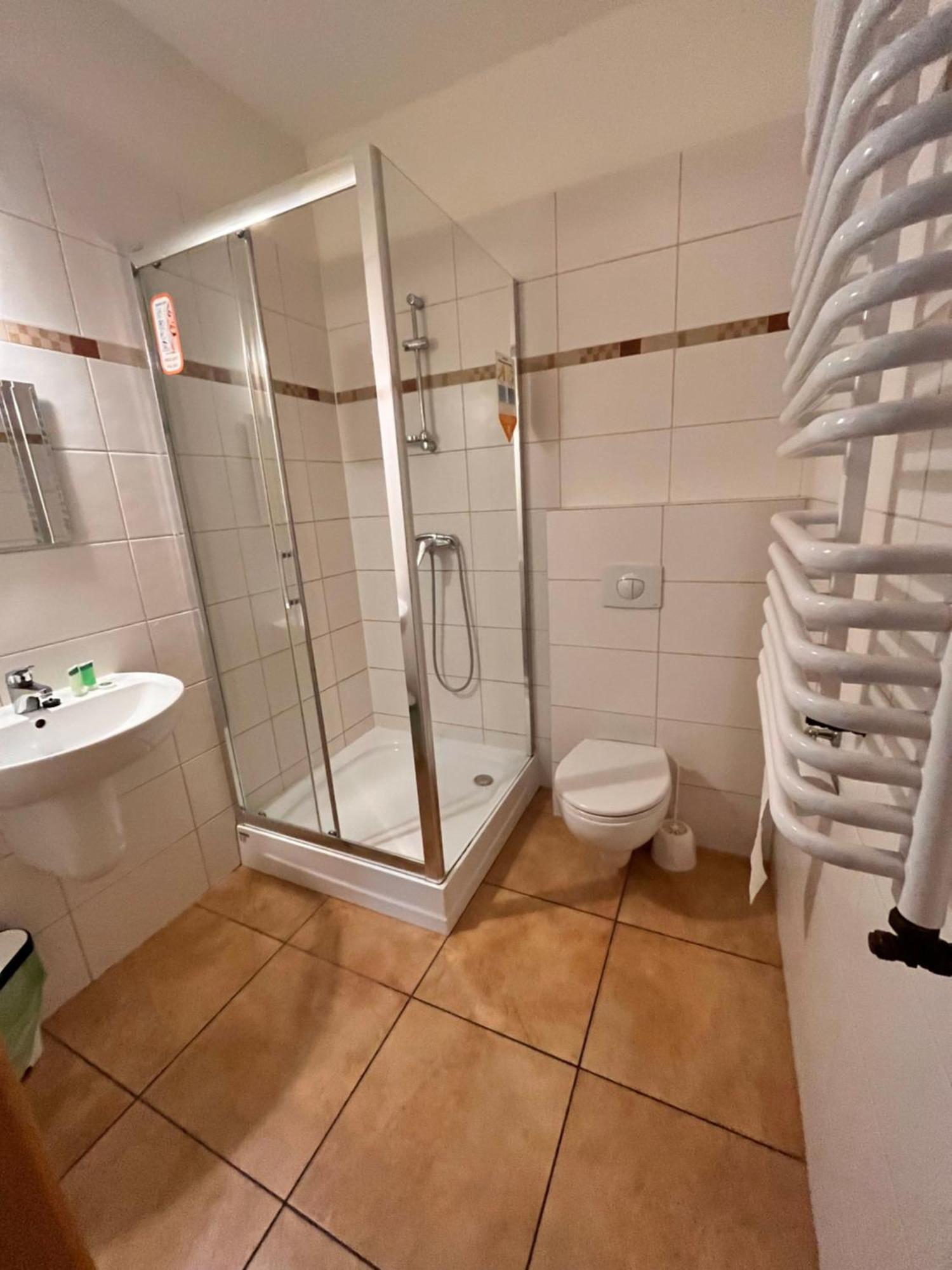 Hotel Radzewice Bagian luar foto
