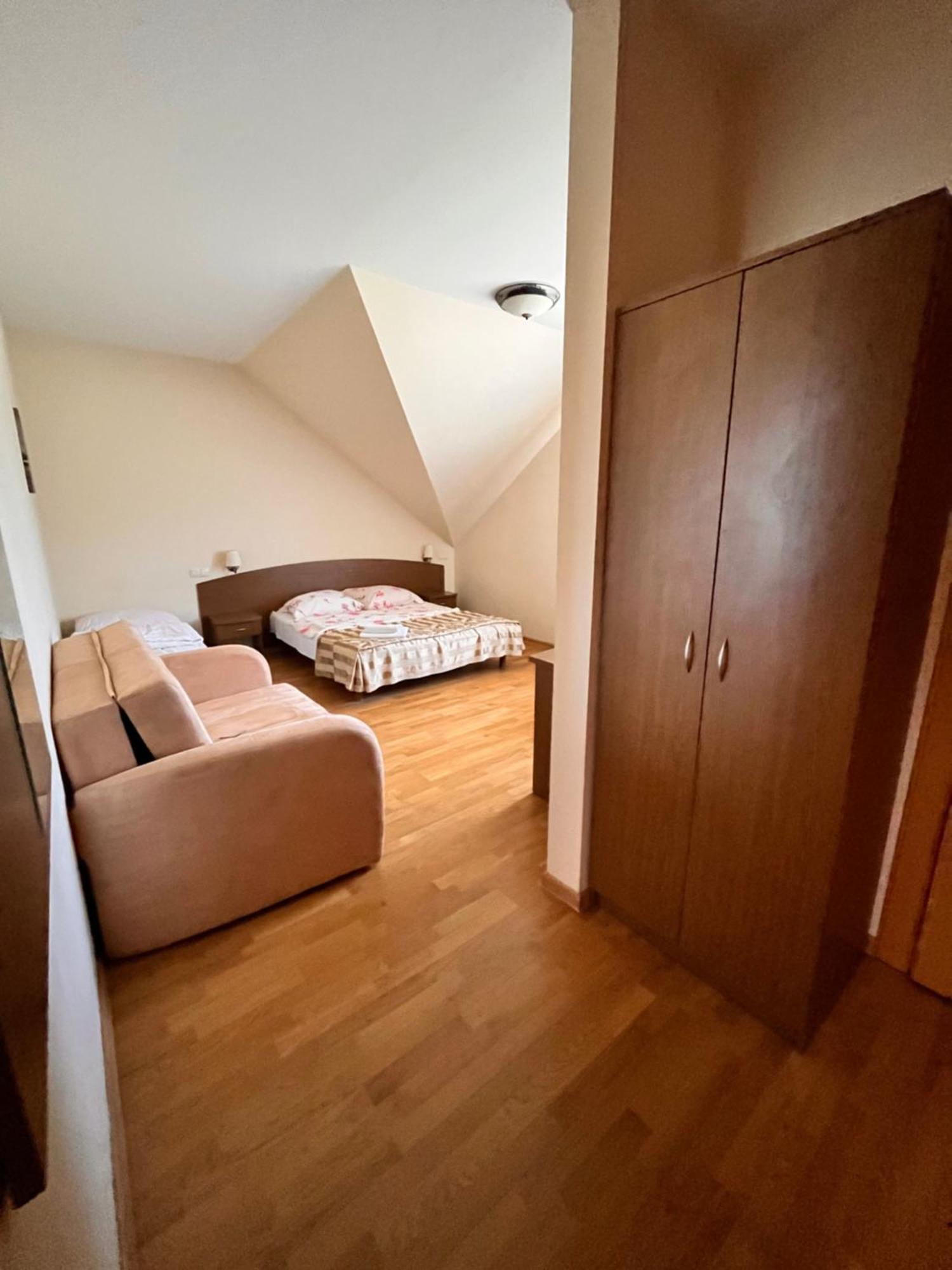 Hotel Radzewice Bagian luar foto